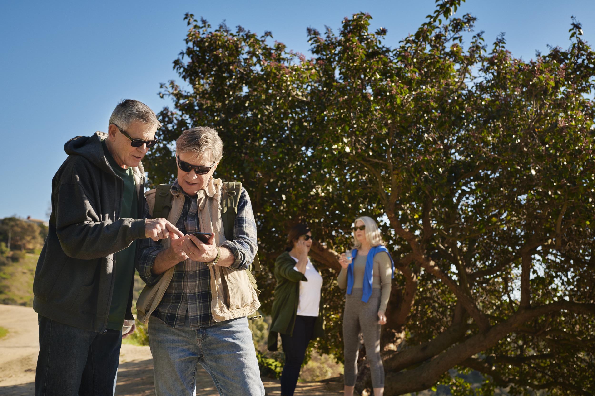 Beltone hearing aid user adjusting their hearíng aid setting via app