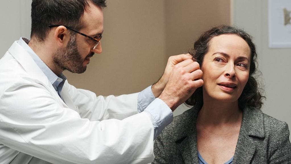 هل السماعات الطبية علاج لطنين الأذن