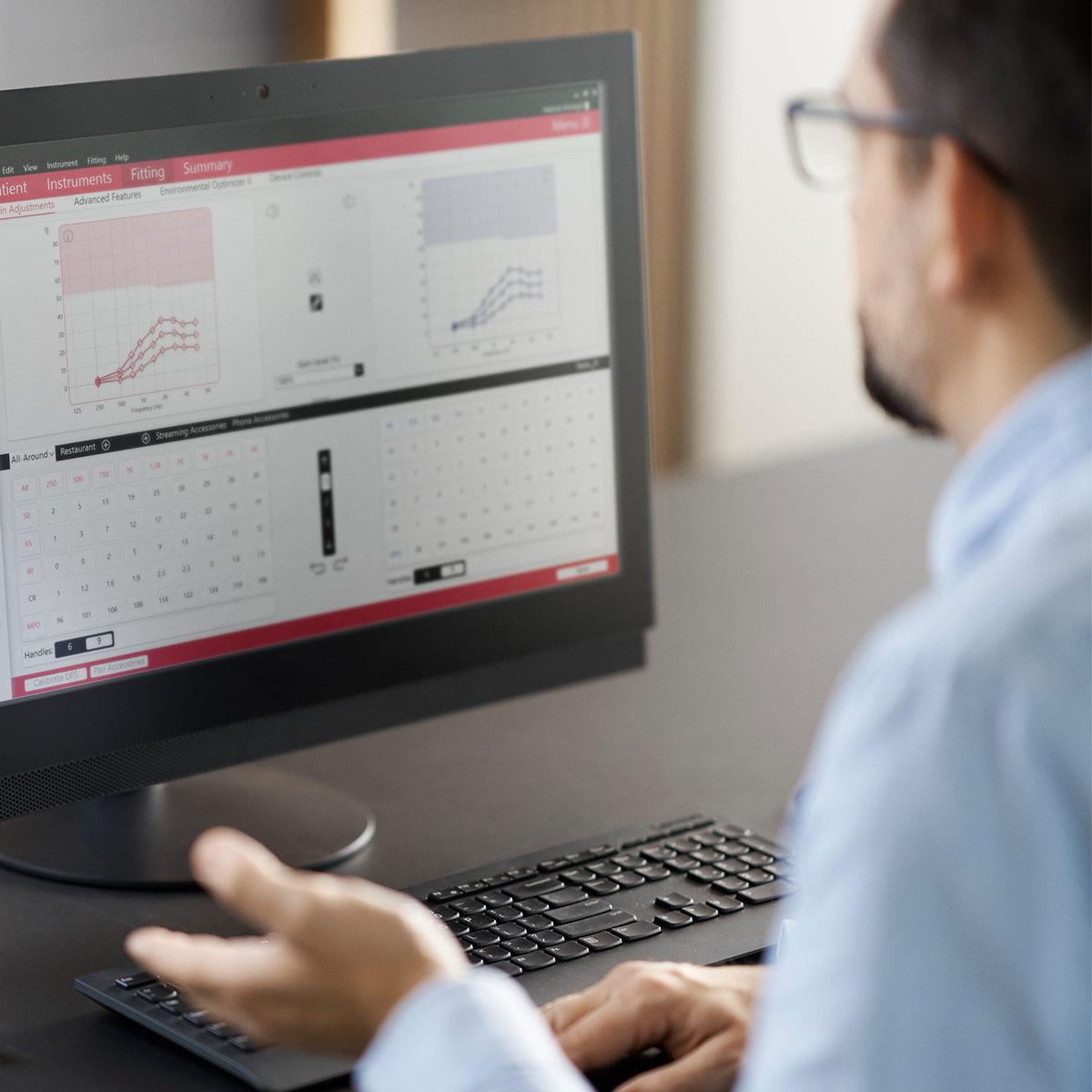Función de evaluación de la audición en el hogar a través de la cita de videollamada de ReSound Assist para ajustar su audífono ReSound ONE