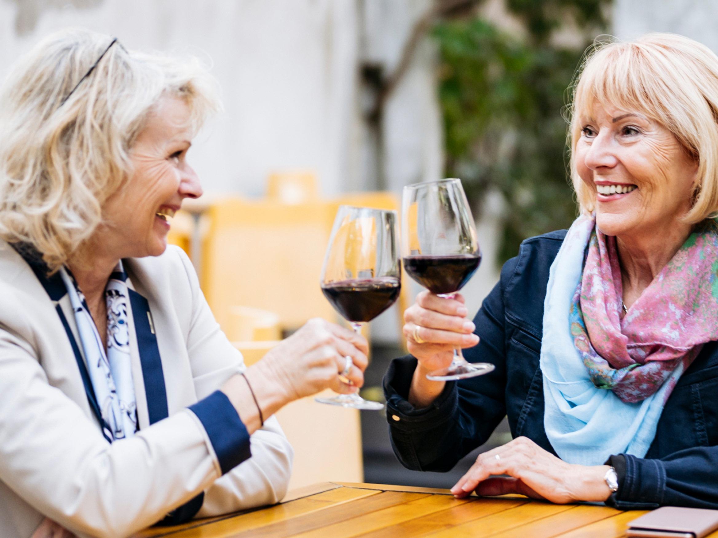 Nuestro último audífono con la calidad de sonido más natural en un restaurante - ReSound ONE